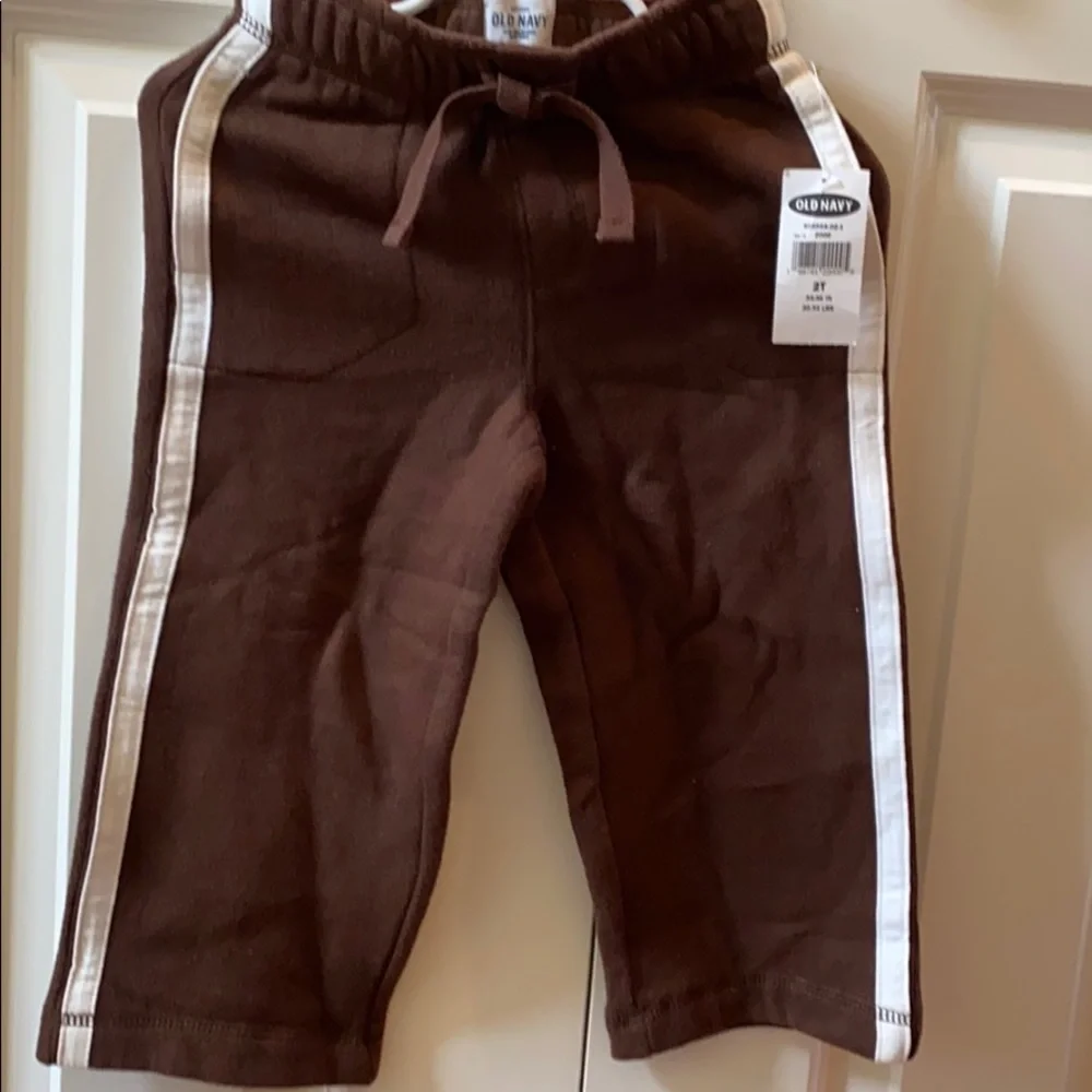 Old navy boy’s sweatpants. Brown. Size 2T.